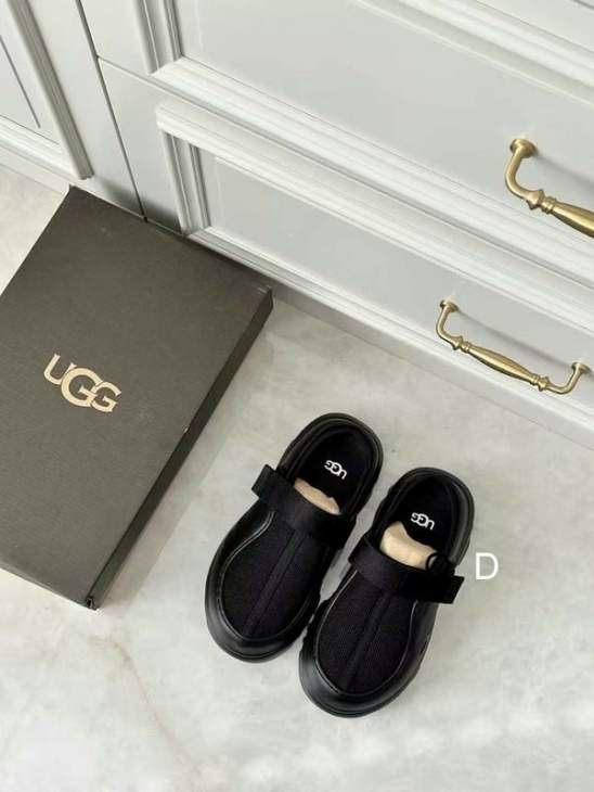 Picture of UGG Slippers _SKUUGGsz35-45GDT040193